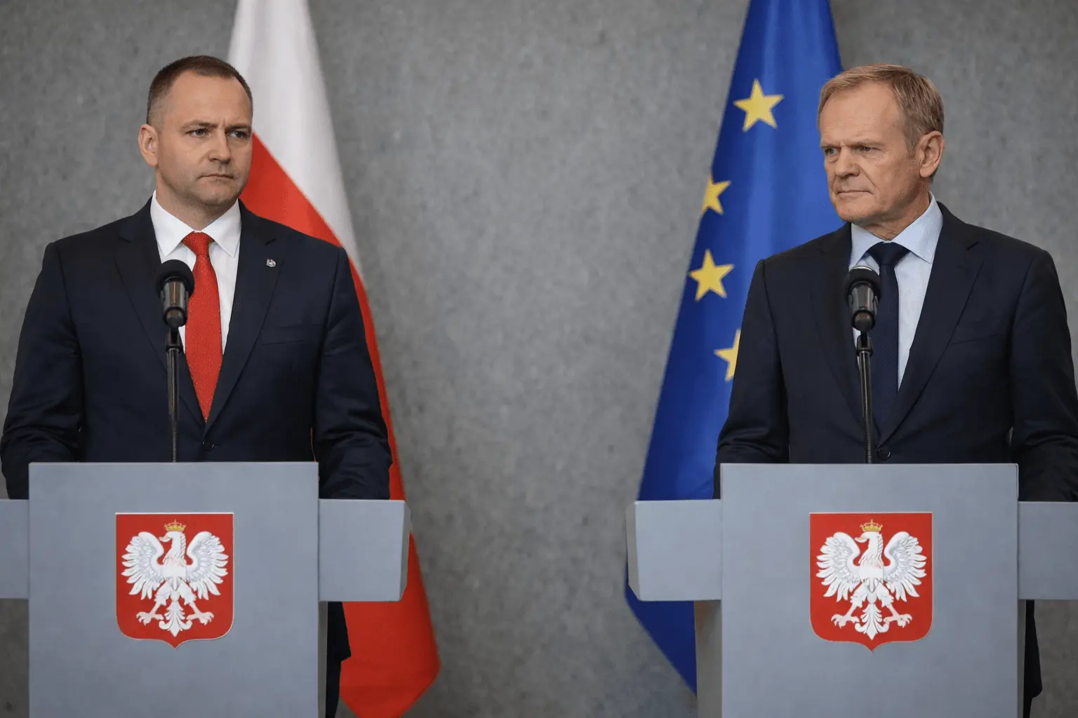 K. Nawrockis vetavo ES paskolą, D. Tuskas kalba apie „Polexit“: kas vyksta Lenkijoje?