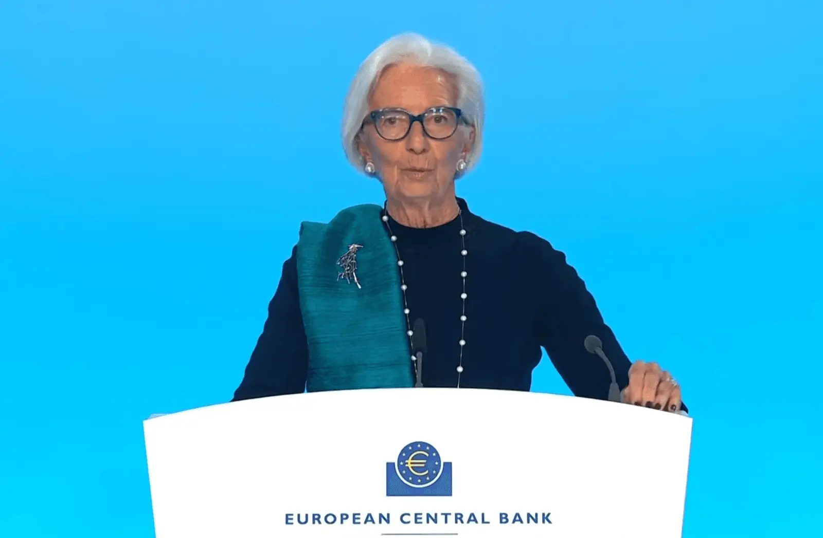 ECB vadovė gavo 140 tūkst. eurų iš BIS, o darbuotojams išoriniai mokėjimai draudžiami