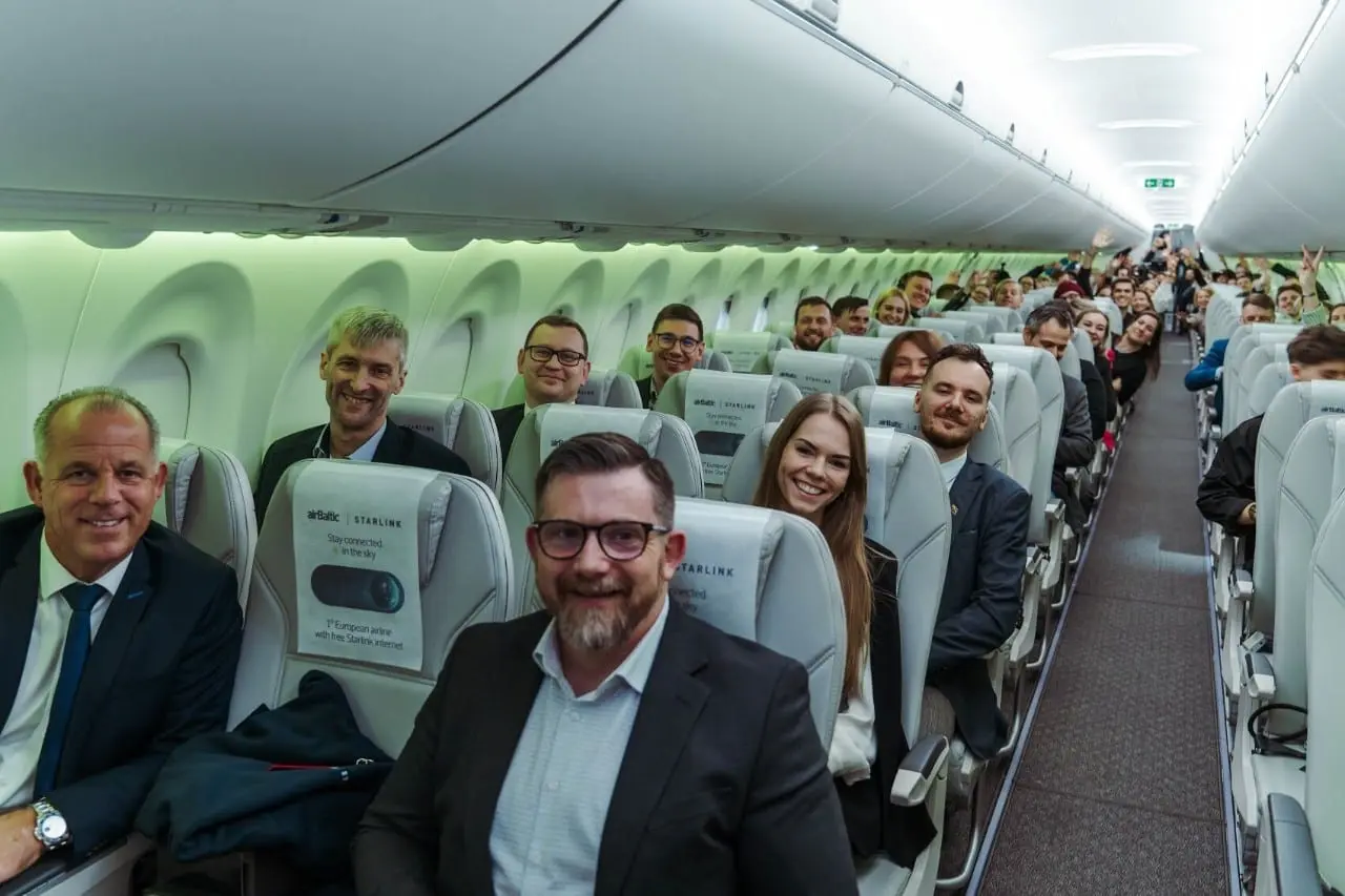 „airBaltic“ Pirmoji Europoje paleido „SpaceX“ „Starlink“ ryšį skrydžio metu