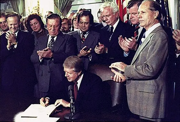 Mirė JAV prezidentas J. Carteris