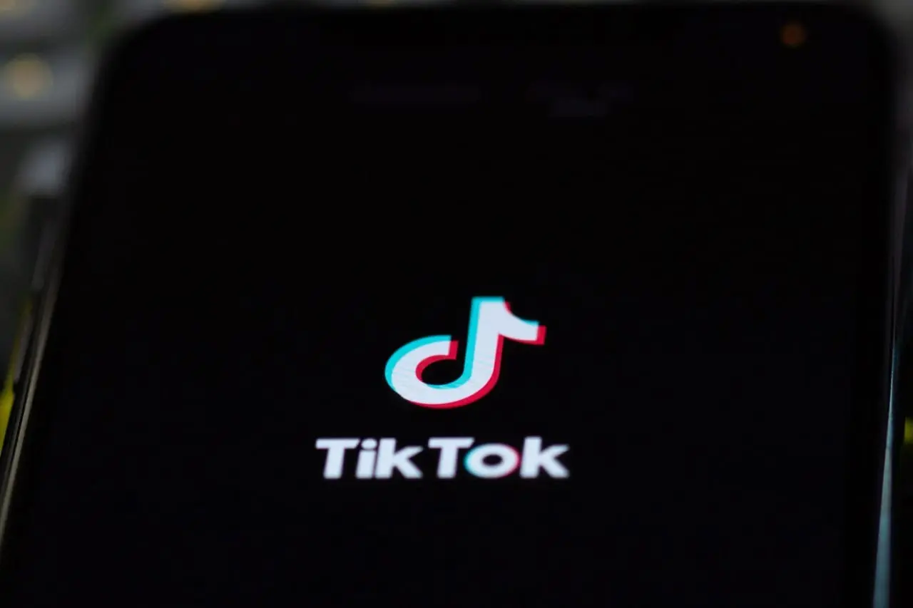 Jau ir lietuviai skatinami atsisakyti „TikTok“