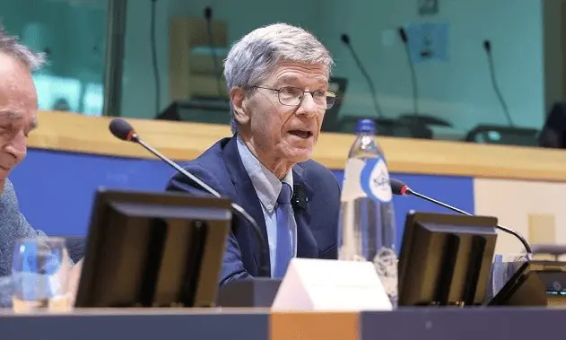 „Europai reikia tikros užsienio politikos“: Jeffrey Sachsas peikia ES pasitikėjimą JAV