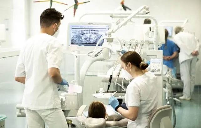 Vilniaus universitete įsikūrusiame vaikų odontologijos centre neatlygintinai pagydyta 640 mažųjų pacientų