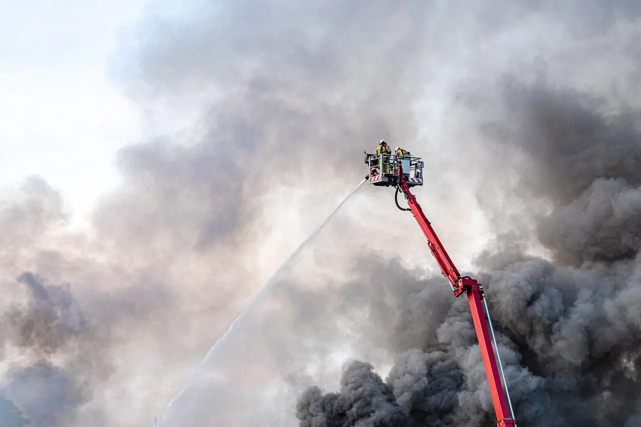 Didvyriškas poelgis Grigiškėse: iš gaisro išgelbėjęs vaiką vyriškis iškart pasišalino