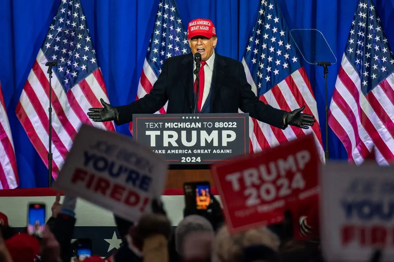 Trumpas sugrįžo į „X“: paskyroje pradėjo aktyviai dalintis pranešimais