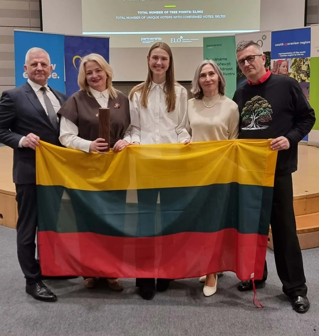 Laukių ąžuolas Europos metų medžio konkurse iškovojo 1-ąją vietą