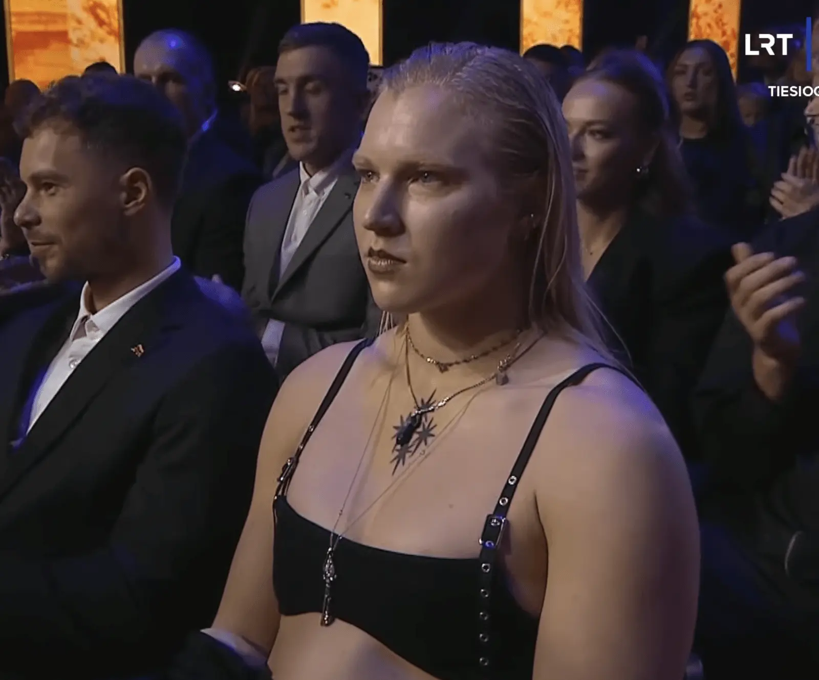Pusnuogei R. Meilutytei apdovanojimą atnešė kunigas R. Doveika – pati net nepakilo nuo kėdės
