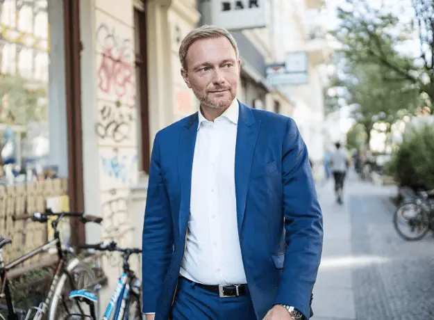 Buvęs Vokietijos finansų ministras ragina priimti „Bitcoin“ kaip rezervinę valiutą