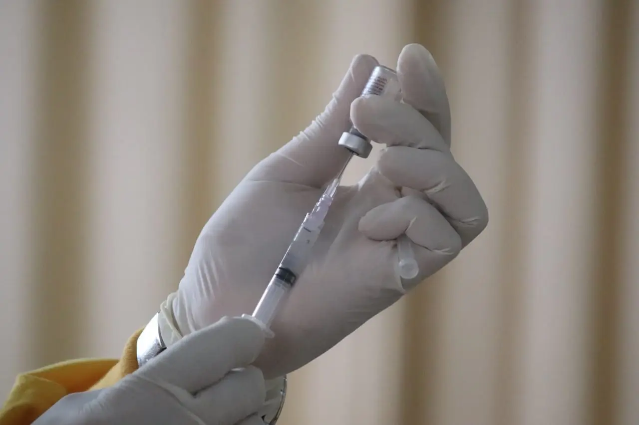 „Pfizer“ vadovas A. Bourla neatsakė nė į vieną žurnalistų klausimą apie vakcinas