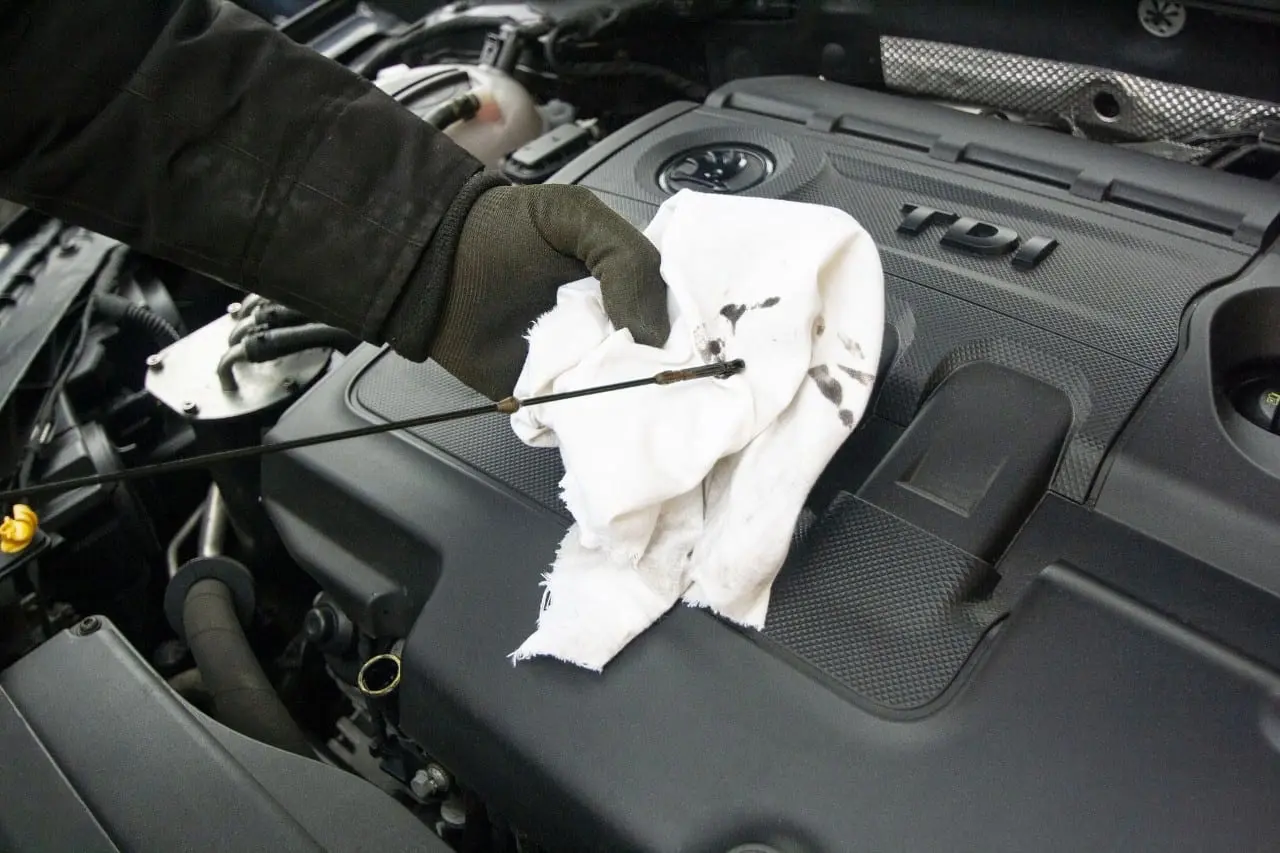 Padirbti tepalai: kokios rizikos automobiliui ir kaip neapsigauti gali padėti... uoslė?