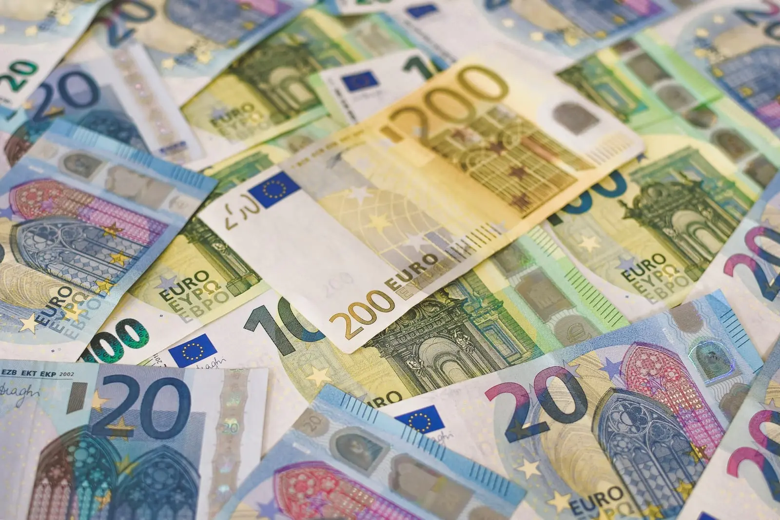Gyventojai ir verslas įsigijo gynybos obligacijų už 2,1 mln. eurų