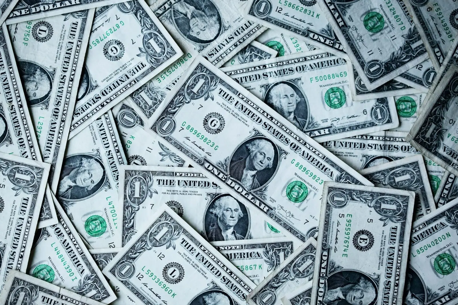 JAV dolerio vertė – žemiausia per 3 metus: ką tai reiškia Lietuvai ir pasauliui?