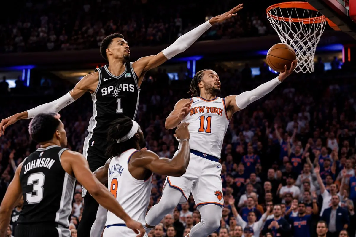 „Knicks“ sukūrė NBA finalų stebuklą: 29 taškų duobė virto pergale, kuri Niujorką pastatė per žingsnį nuo titulo