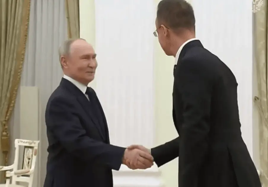 Vengrijos užsienio reikalų ministras P. Szijarto Maskvoje susitiko su V. Putinu