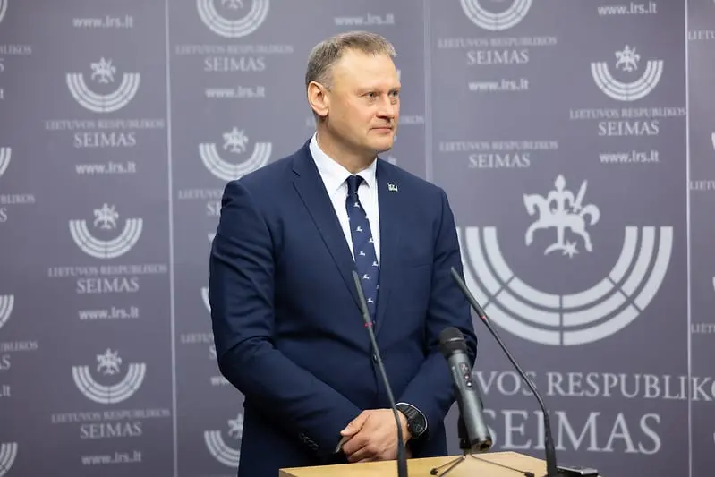 VSD vadovas R. Bridikis nori sekti be teismo leidimo savaitgaliais ir naktimis