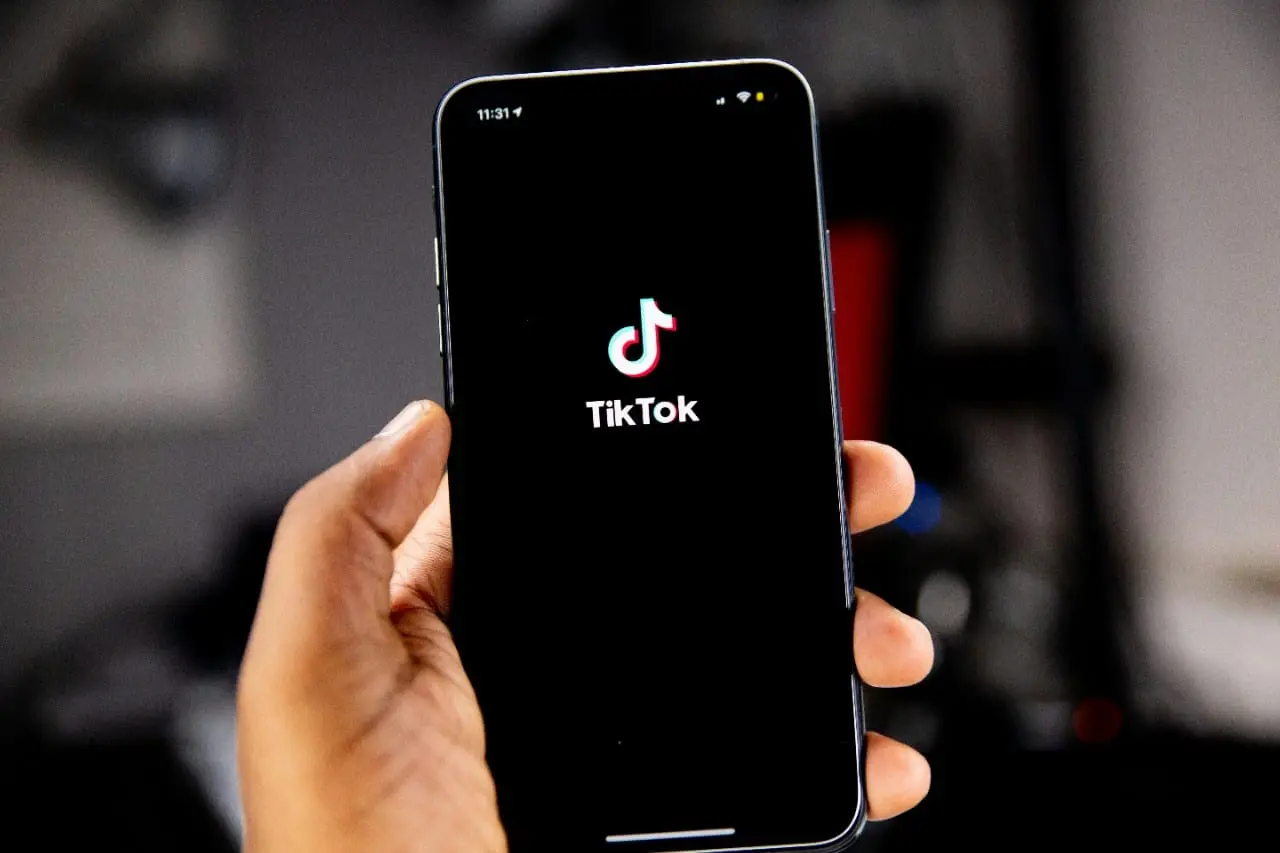 „TikTok“ JAV gali būti uždraustas jau kitąmet: kiek toks scenarijus tikėtinas Lietuvoje ir ES?
