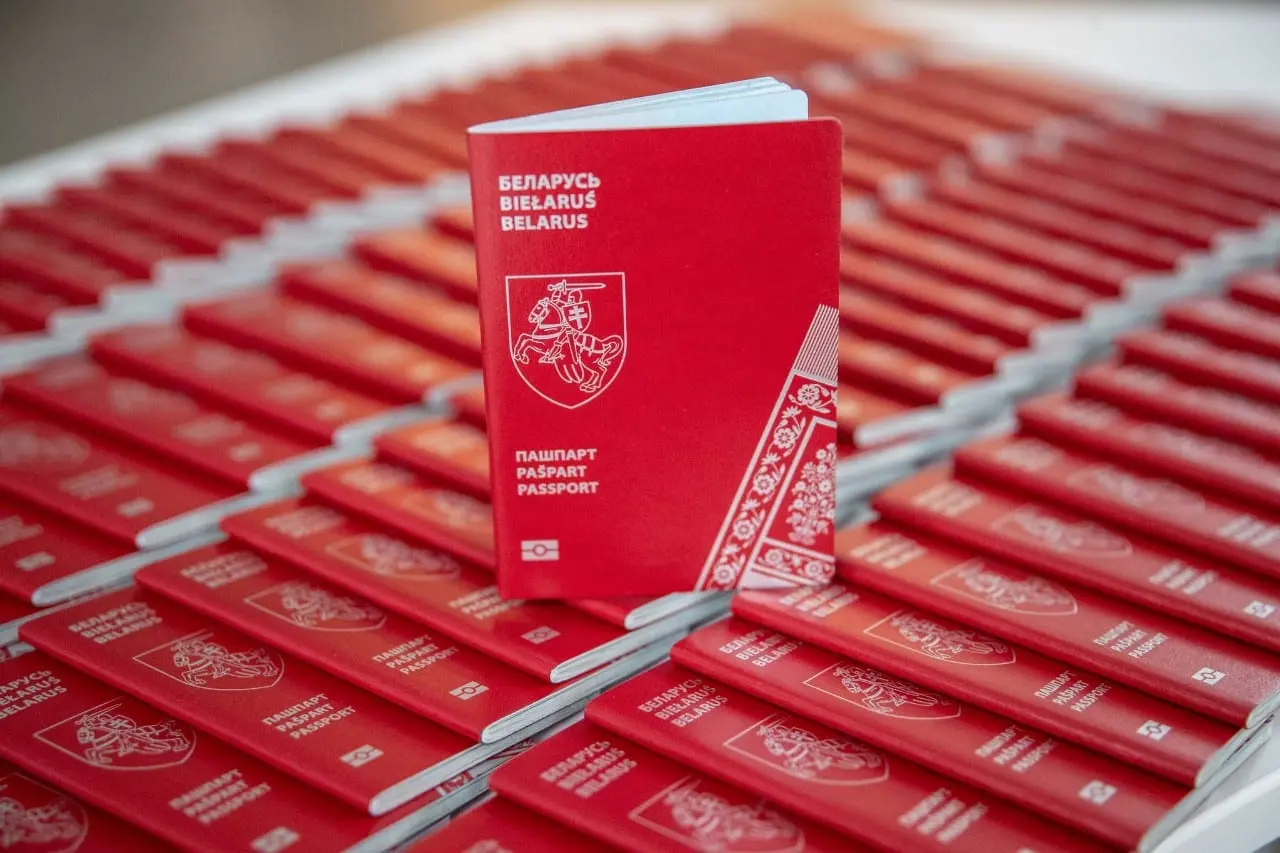 Lietuvius papiktino S. Cichanouskajos pristatyti „Naujosios Baltarusijos“ pasai