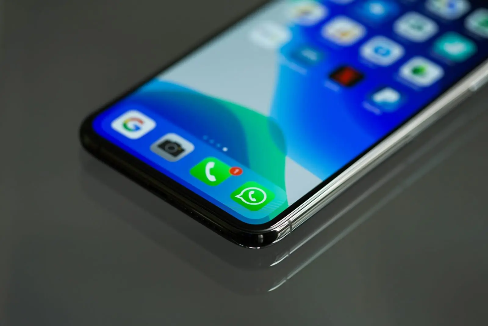 „Meta“ ir „YouTube“ atsakingos už socialinių tinklų sukeltą priklausomybę – turės sumokėti 6 mln. dolerių
