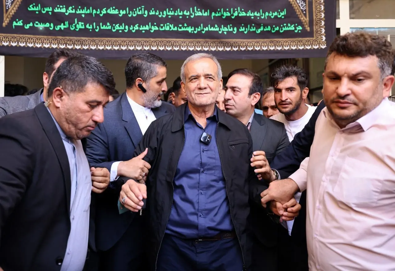 Reformistas ir širdies chirurgas: kas žinoma apie naująjį Irano prezidentą Masudą Pezeškianą