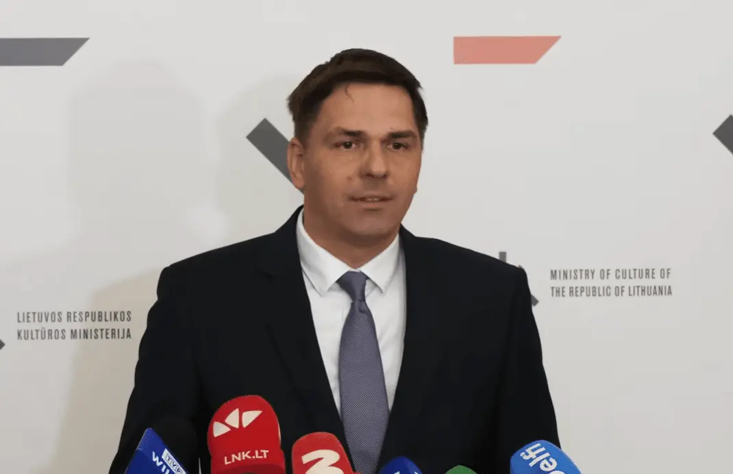 Ignas Adomavičius nepabūgo nepageidaujamo svečio statuso ir stojo prieš publiką Varėnoje