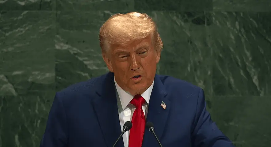 JT teigia, kad dėl neveikiančio eskalatoriaus ir suflerio D. Trumpo kalbos metu kalta jo komanda
