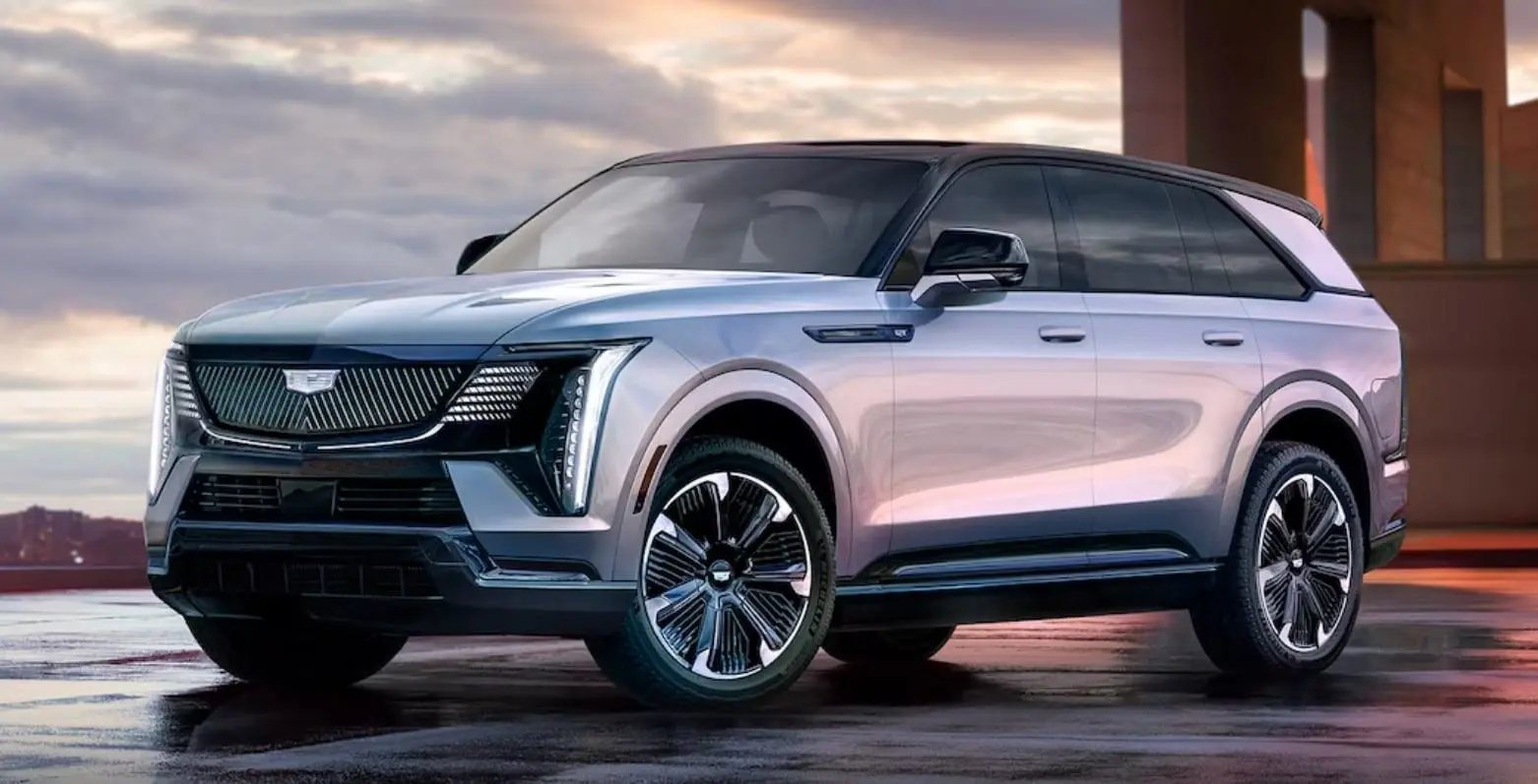 „Cadillac“ elektrinis automobilis nuošluostys nosis konkurentams ne tik savo prabanga
