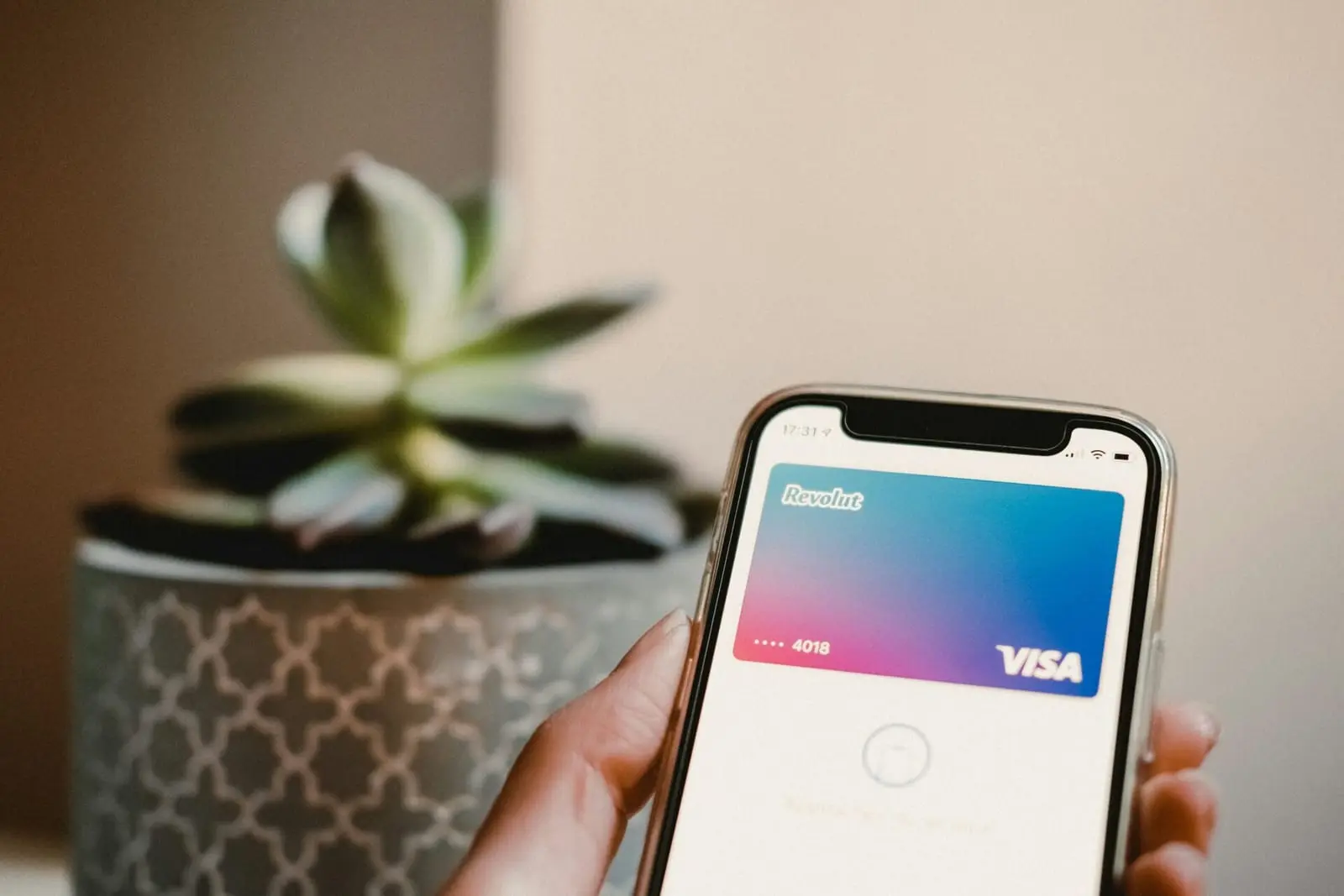 „Revolut“ klientams – neramios žinios: sukčių rankose galėjo atsidurti jautrūs duomenys