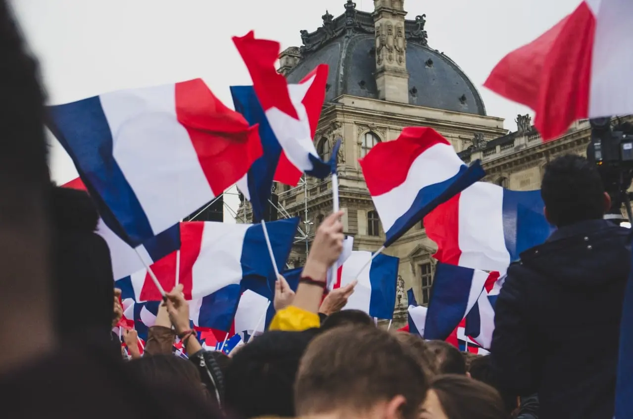 Prancūzijoje tęsiasi masiniai protestai prieš pensinio amžiaus ilginimą