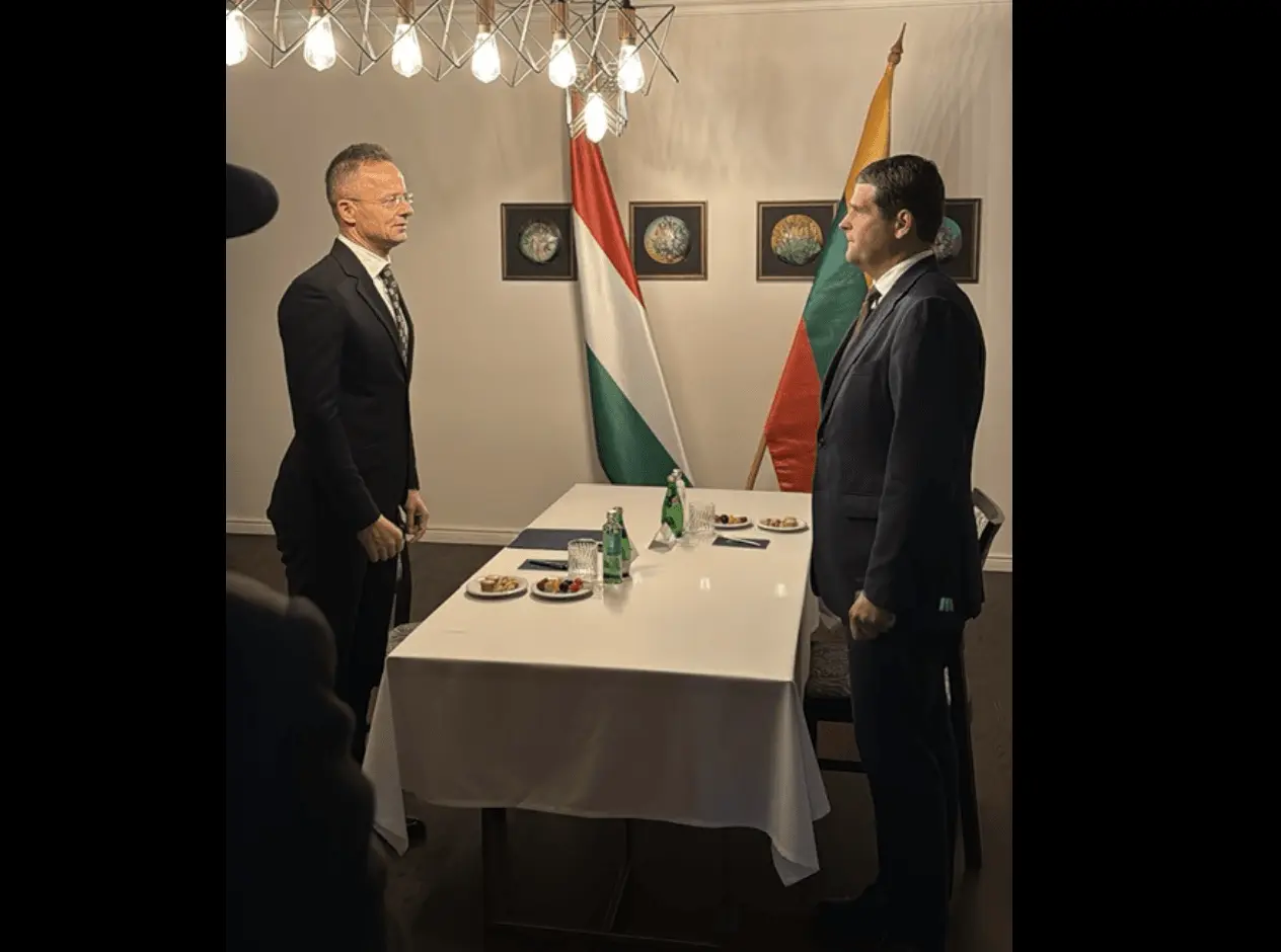 Vengrijos užsienio reikalų ministras viešėjo Vilniuje: P. Szijjártó priėmė R. Žemaitaitis ir I. Adomavičius