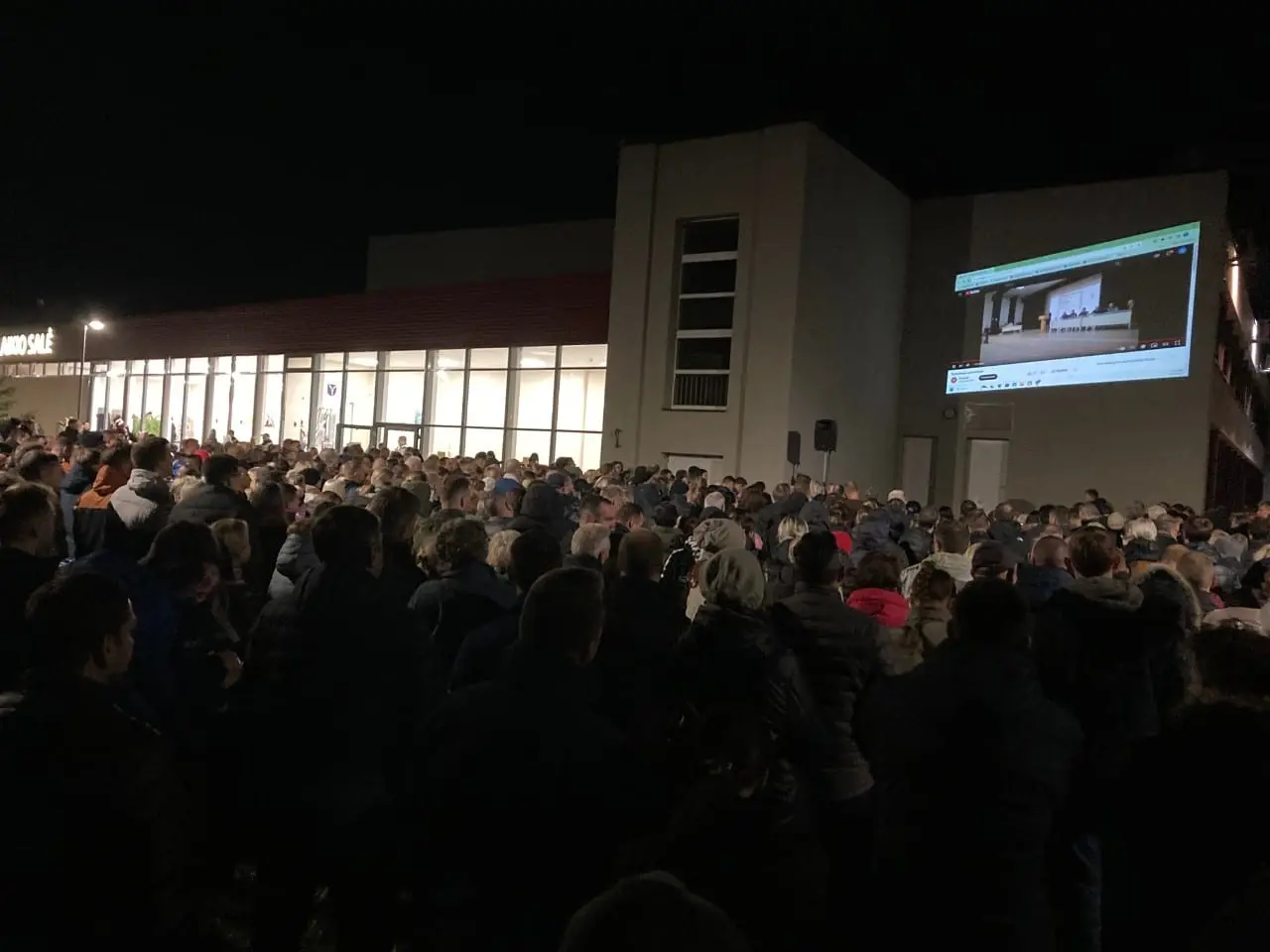Domeikavoje susirinko tūkstantis protestuotojų, V. Pranskietis susistumdė su Celofanu (VIDEO)