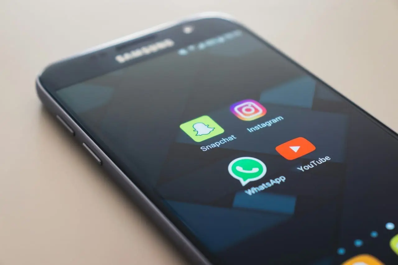 „Meta“ paaiškino, kodėl atleido dalį „WhatsApp“ ir „Instagram“ darbuotojų