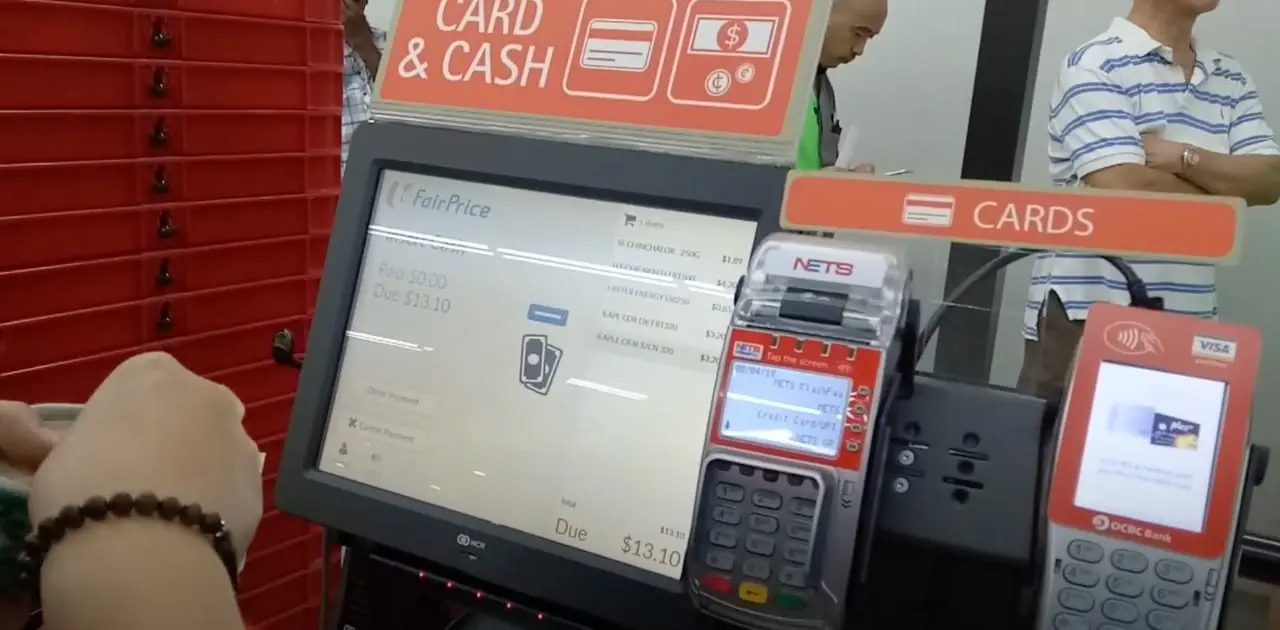 Pardavėjų jau nebereikia: savitarnos kasose amžių galima patvirtinti su „Smart-ID“