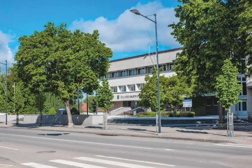 Savivaldybės grimzta į milijonines skolas- savų lėšų darbams neužtenka