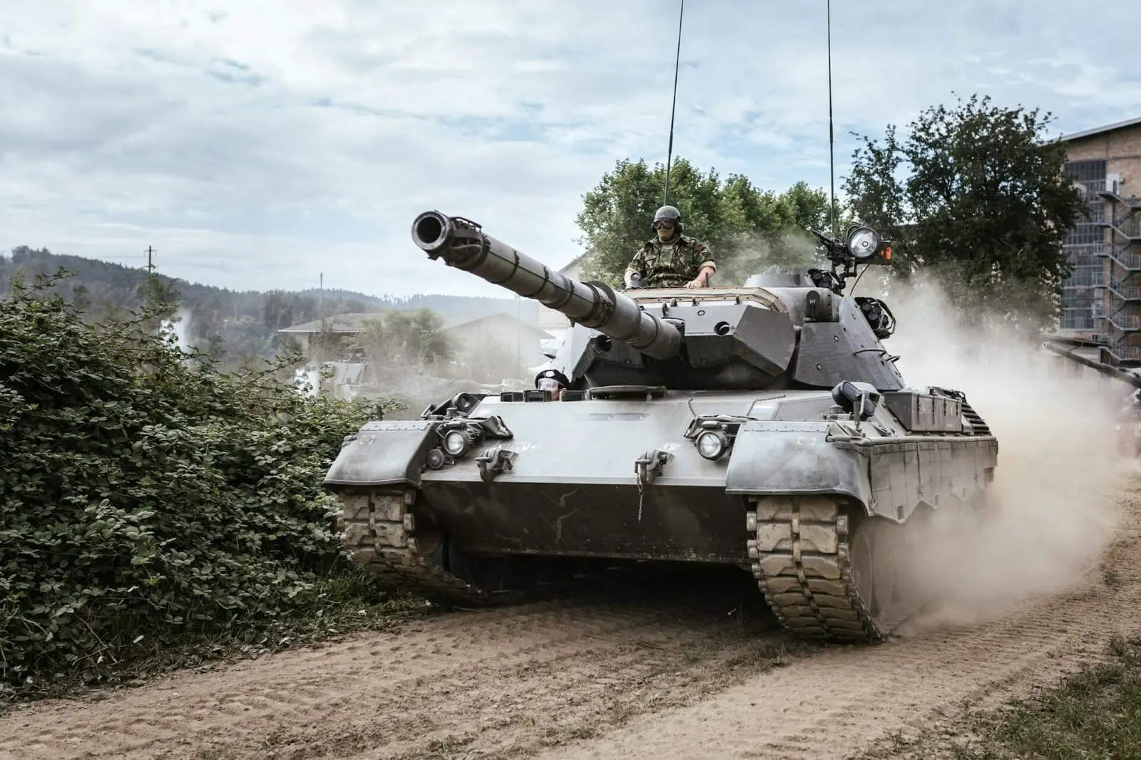 Lietuva su šiaurės šalimis pirks šarvuotas pėstininkų kovos mašinas CV90