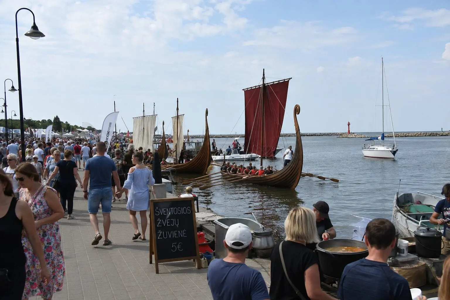 Šventoji ruošiasi didžiausiai vasaros šventei: laukia vikingų laivai, žuvienė ir išskirtiniai renginiai