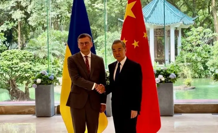 Ukrainos užsienio reikalų ministras Kinijoje kalba apie taiką su Rusija