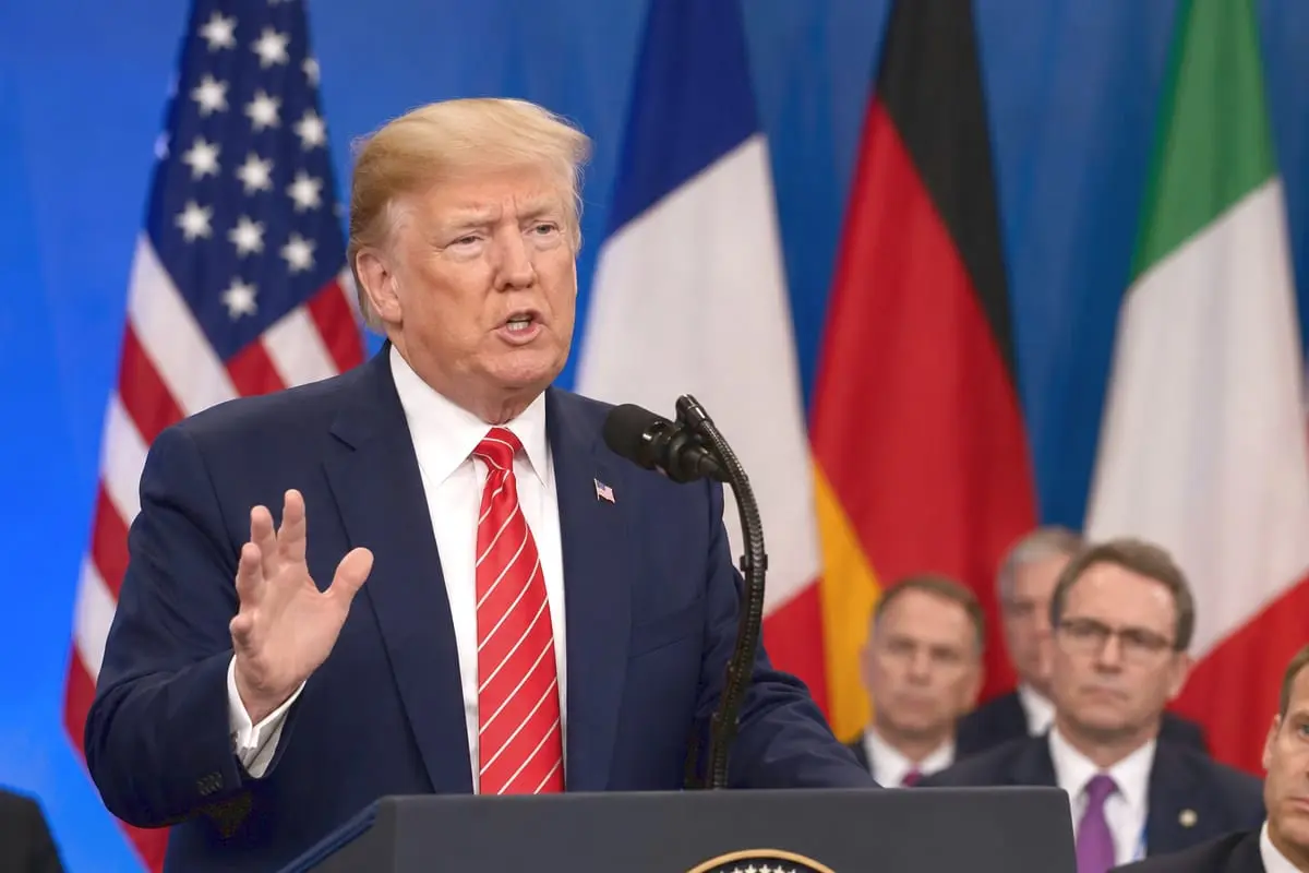 D. Trumpas vėl šiurpina NATO: dabartinę JAV paramą aljansui pavadino „juokinga“