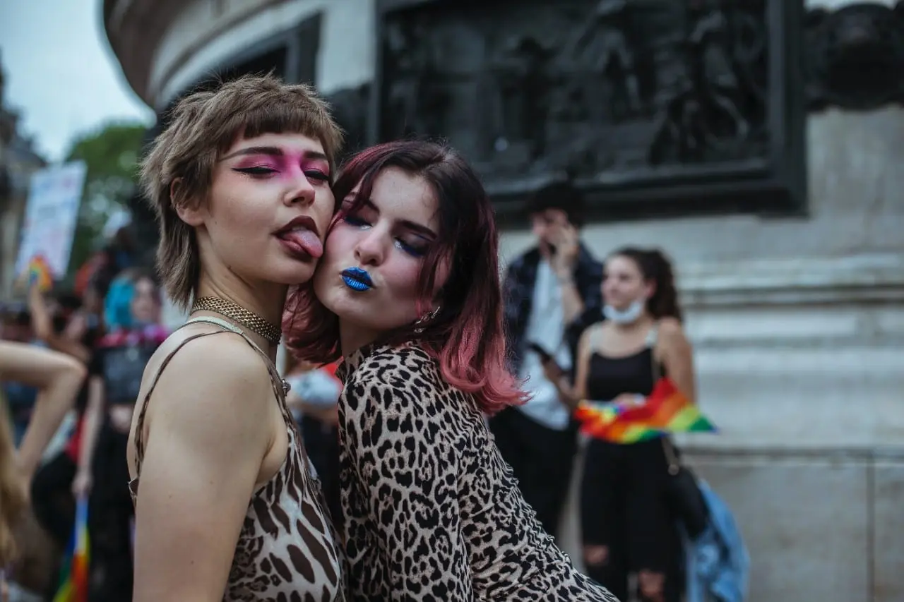 Kanadoje aplink „drag“ šou ir LGBT renginius siūloma kurti saugumo zonas