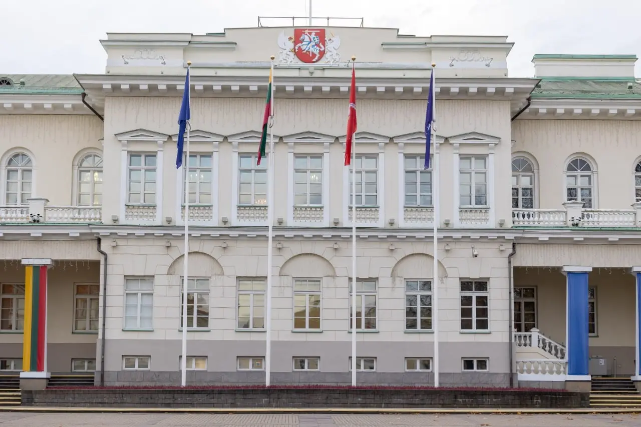 „Foxpay“ skandalas: Prezidentūra kaltina turtingų žmonių „chebrą“ ir konservatorius