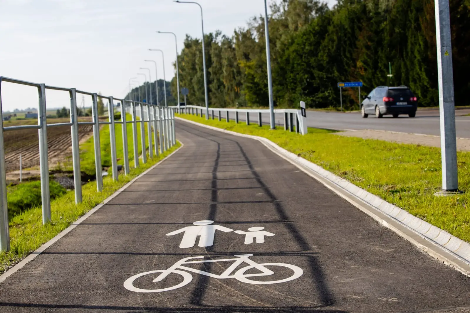 „Via Lietuva“: šiemet šalies keliuose bus įrengta ir atnaujinta apie 55 km pėsčiųjų ir dviračių takų