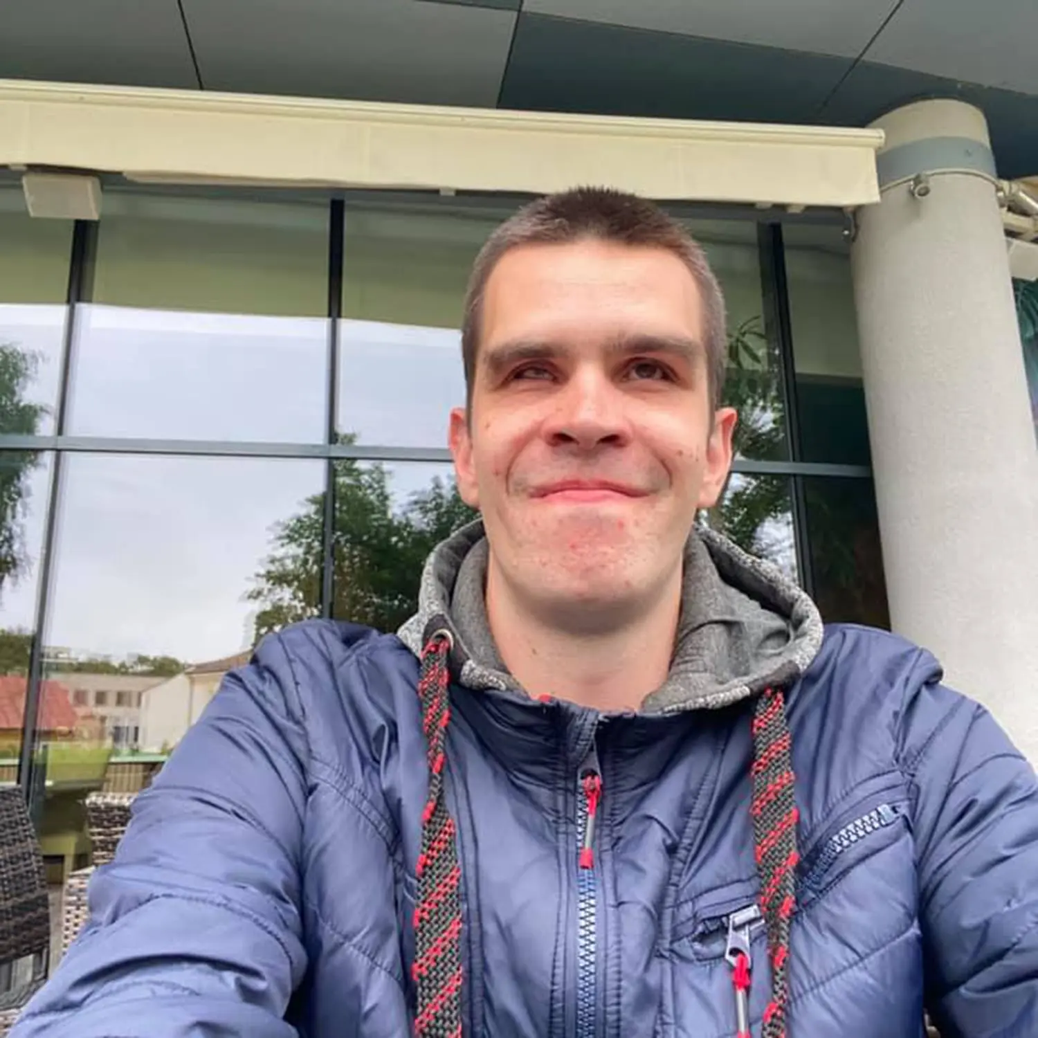 Aklas jaunuolis ėmė filmuoti video TikTok'e – nori, kad žmonės geriau suprastų neregių kasdienybę
