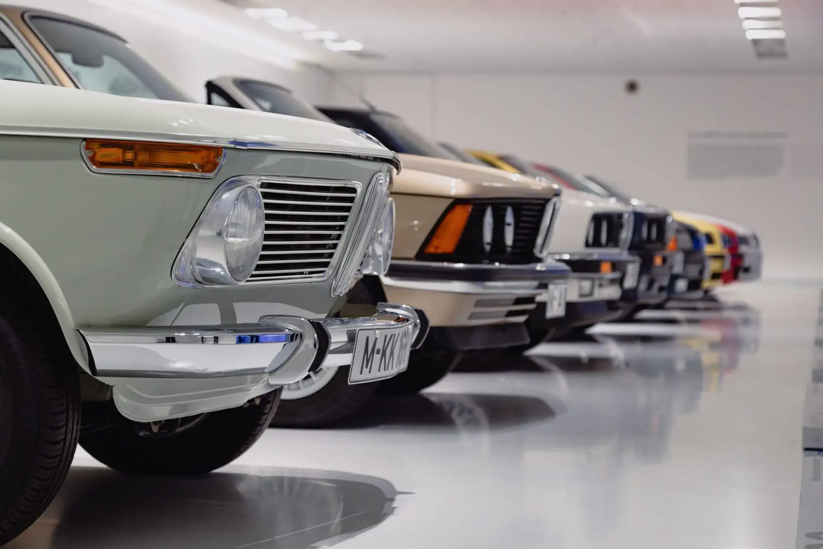 Stilingi automobiliai – geros mados akcentas