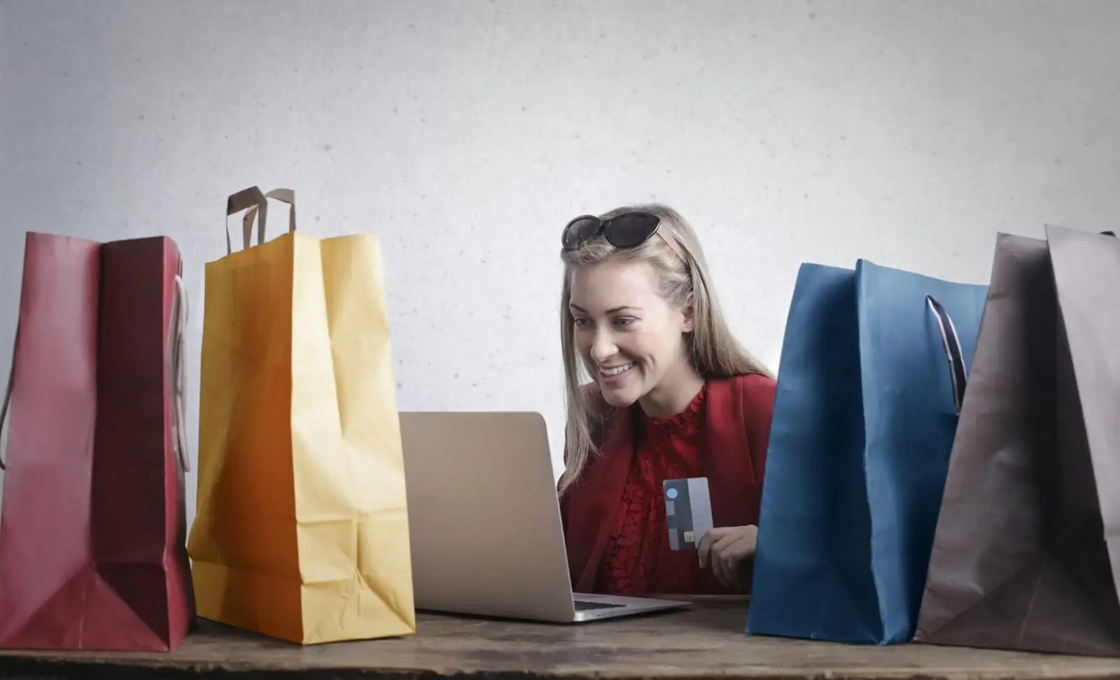 Daugėja netikrų e-parduotuvių: kaip nepakliūti sukčiams į nagus