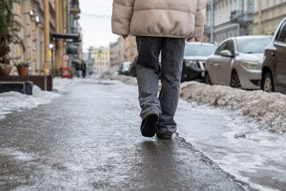 Medikai įspėja: žiemą traumos dažniausiai nutinka visai netikėtose vietose