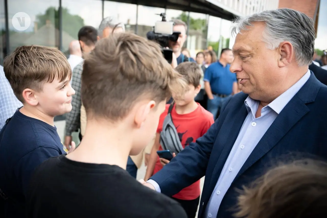 V. Orbanas apie ES kariuomenę ir privalomą šaukimą: tai beprotiškų idėjų pavyzdys