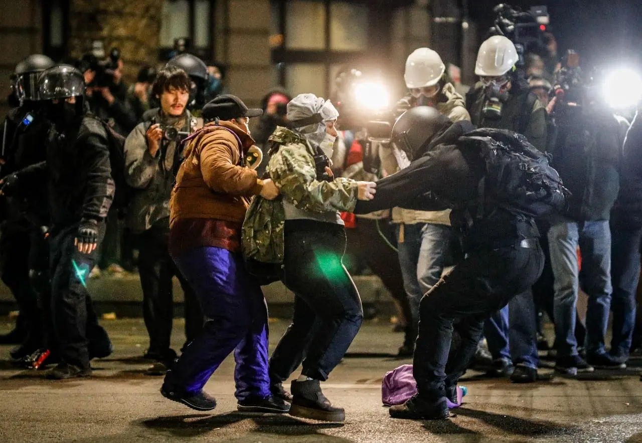Kanada kartu su Baltijos šalimis sankcionuos Gruzijos protestų malšintojus