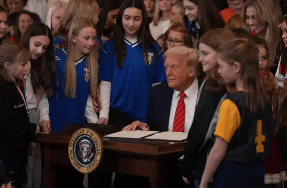 D. Trumpas uždraudė translyčiams dalyvauti moterų sporte