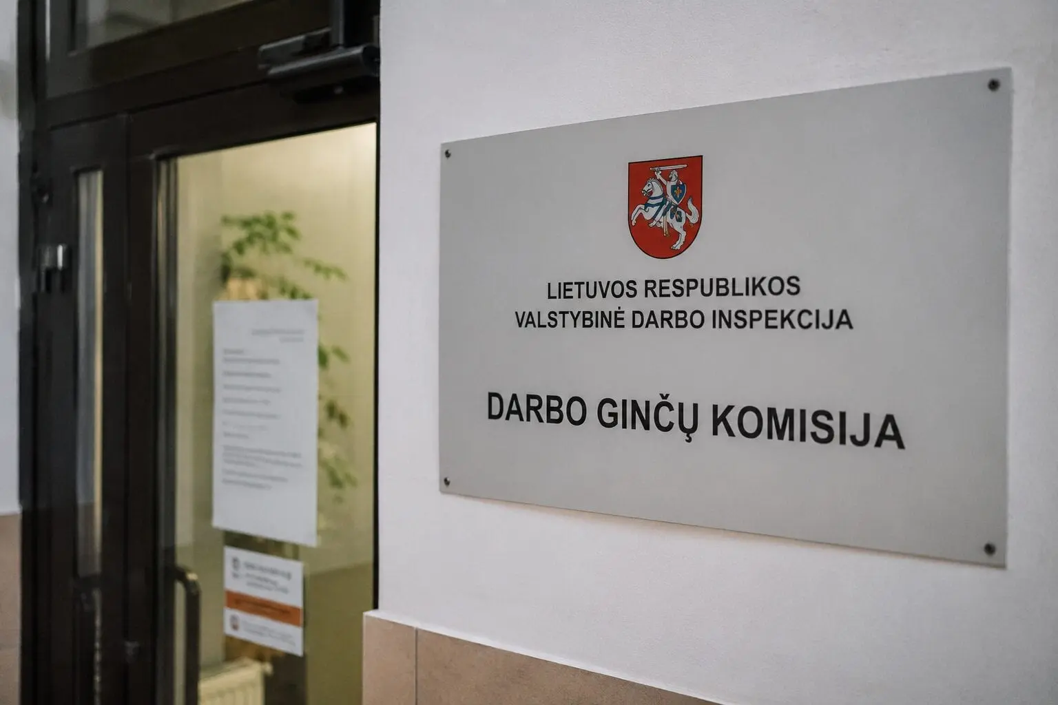 Darbo ginčų – rekordiškai daug: darbuotojai vis dažniau stoja į kovą su darbdaviais