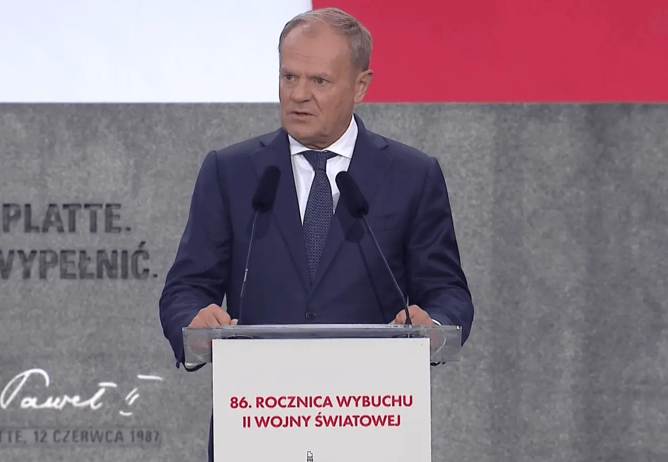 D. Tuskas stabdo darbo teisės reformą: rizikuoja prarasti milijardus ES lėšų