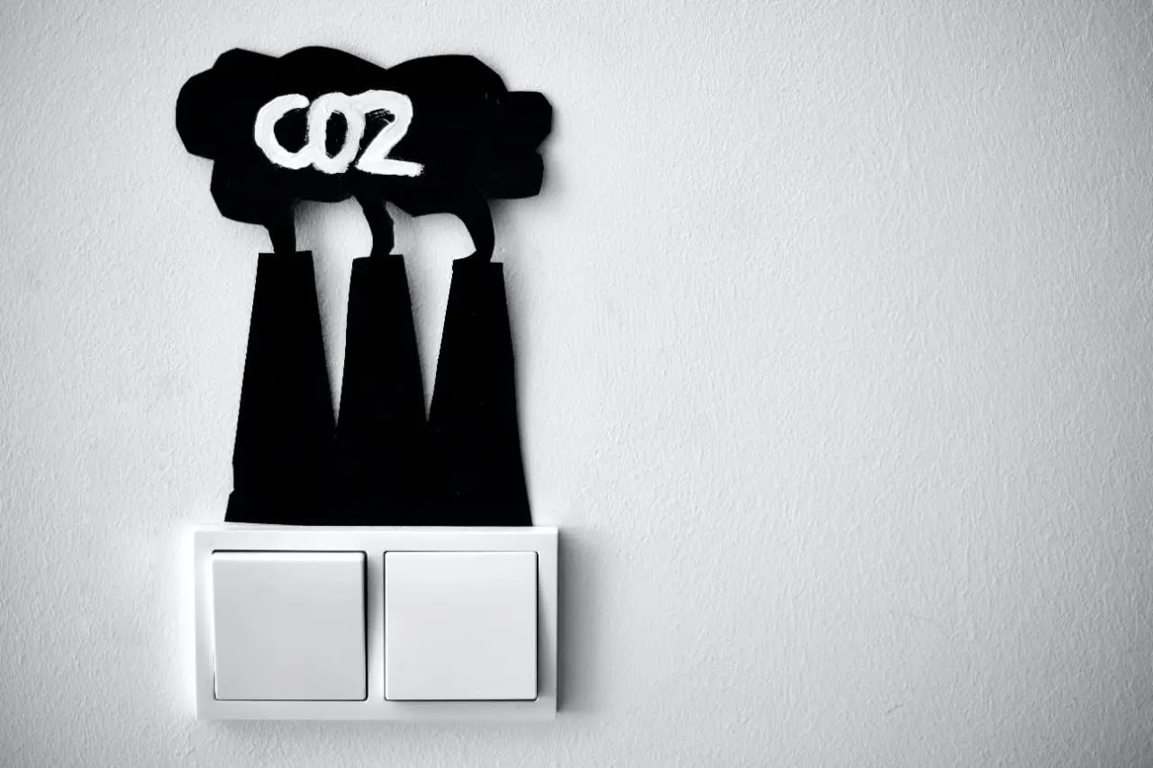 Ir vėl ruoškitės piniginių tuštėjimui – patvirtinti nauji mokesčiai dėl CO2